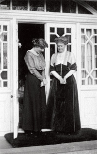 Emily and Muriel 1910