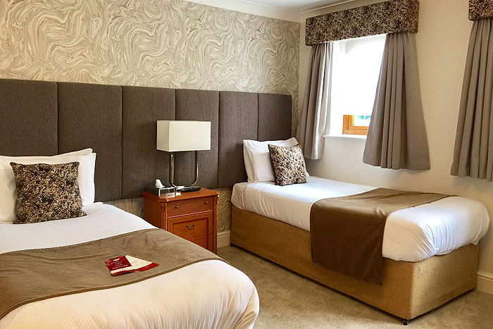 Twin Room Twin Room